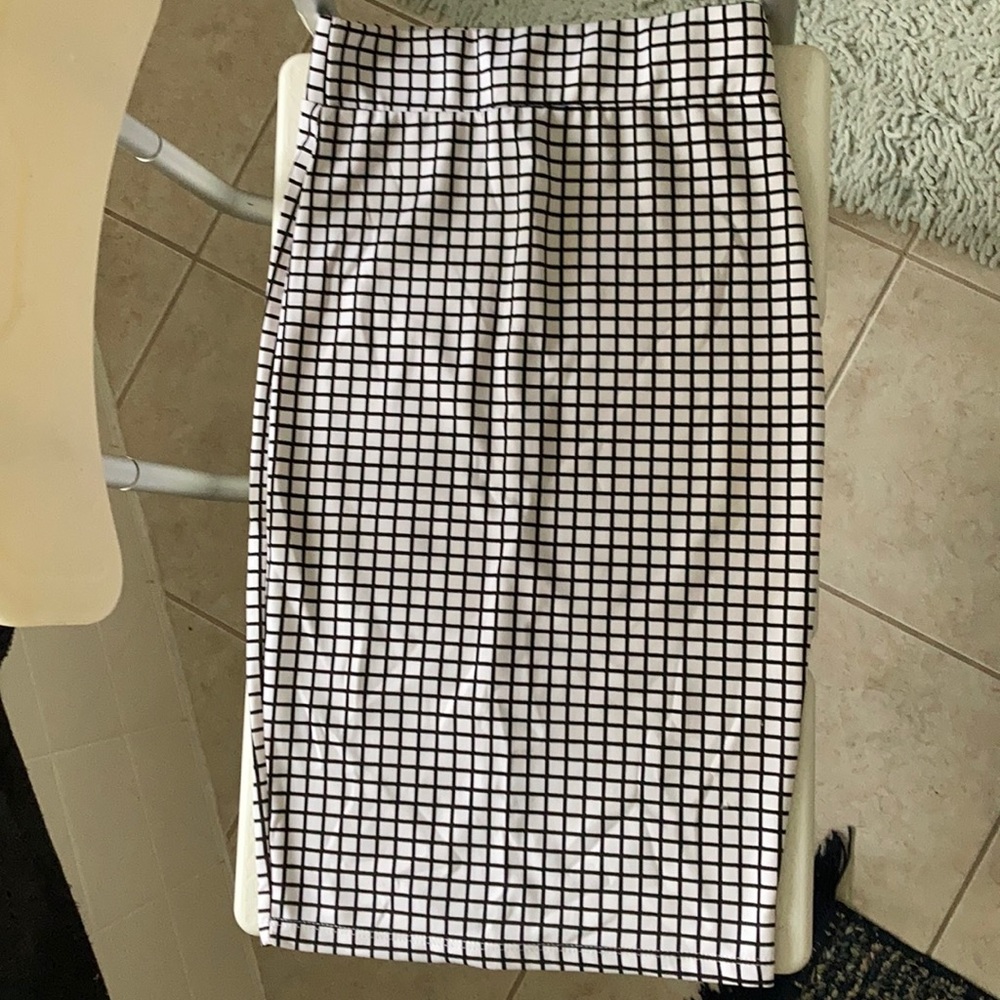 Long black & white plaid/checkered skirt